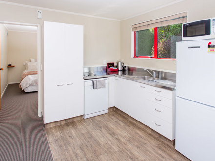 kitchen in two bedroom motel at Kaikoura TOP 10