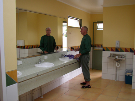 Timaru TOP 10 communal bathroom