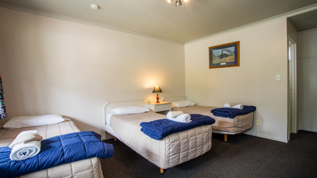 beds in cabins Te Anau TOP 10