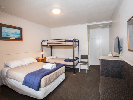 beds in cabins Te Anau TOP 10