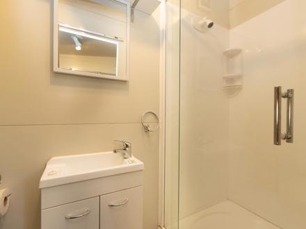 Self Contained 2 Bedroom bathroom