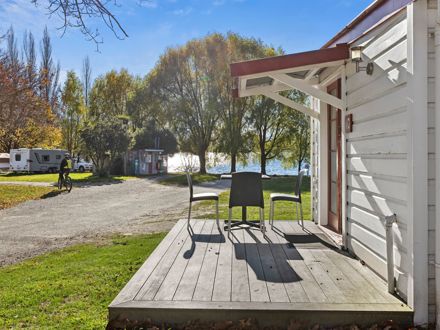 Hampshire Holiday Parks - Glendhu Bay Economy Cabin