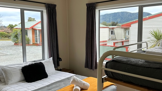 Franz Josef TOP 10 Holiday Park 3 Bedroom Cottage Bedroom