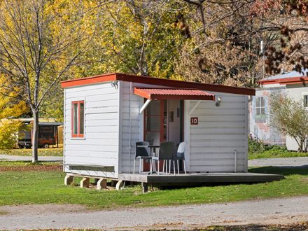 Hampshire Holiday Parks - Glendhu Bay Economy Cabin