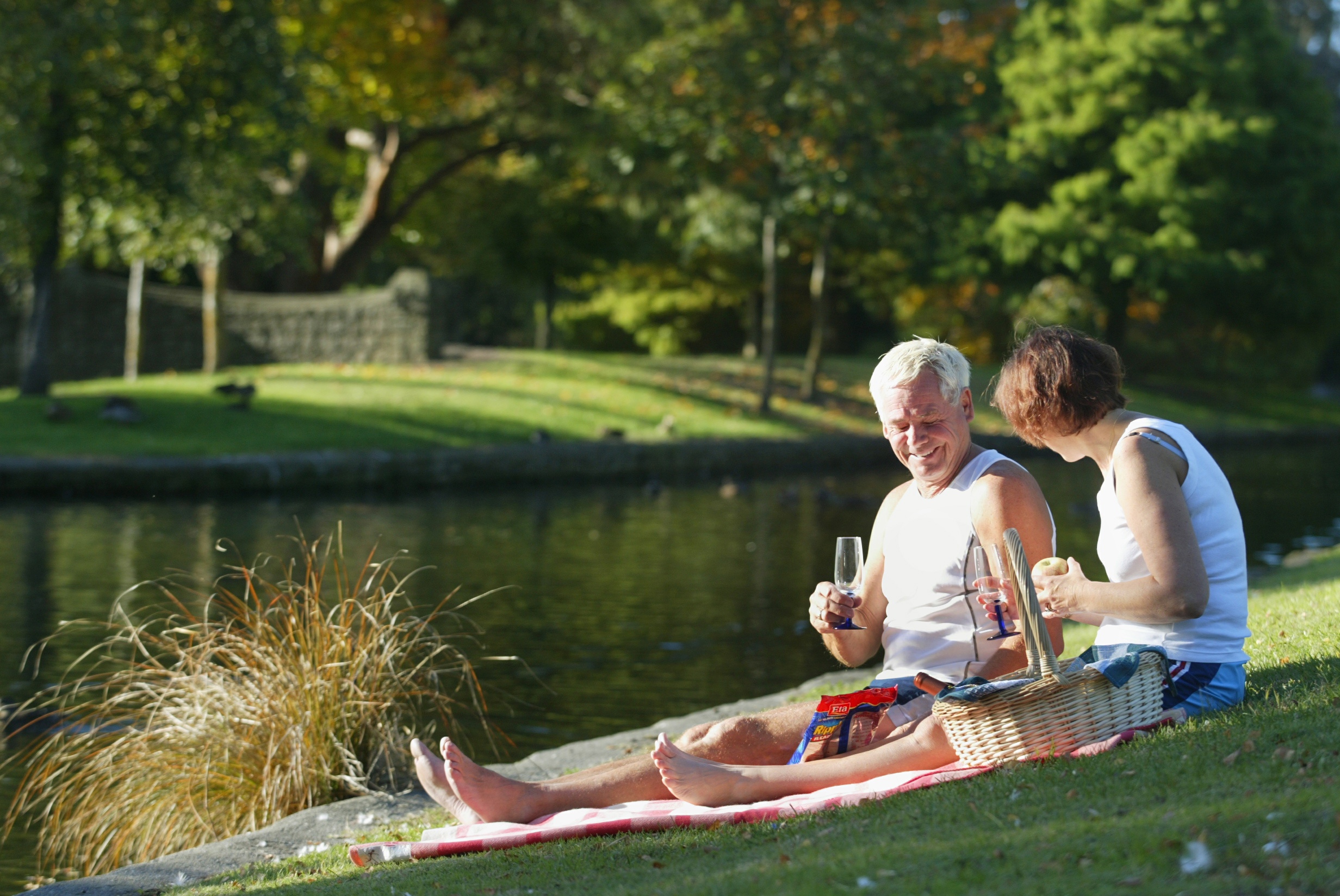 couple having a picnic and wine at Hastings TOP 10 Holiday Park