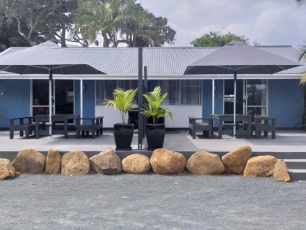 Motel Unit Exterior at Hihi Beach TOP 10 Holiday Park