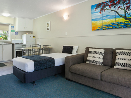 Motel Unit Living Area at Hihi Beach TOP 10 Holiday Park