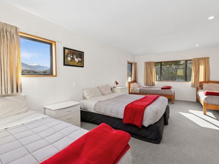 Hampshire Holiday Parks - Glendhu Bay Superior Lake View 3 Bedroom House