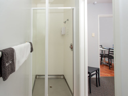 Self-Contained Unit bathroom at Carters Beach TOP 10