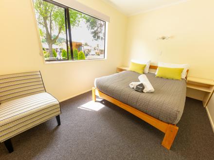 bedroom in motel at Queenstown TOP 10