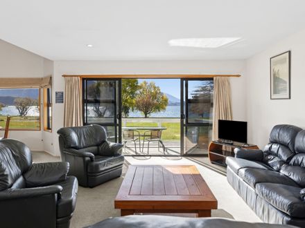 Hampshire Holiday Parks - Glendhu Bay Superior Lake View 3 Bedroom House