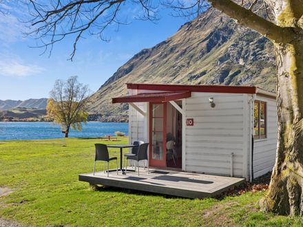 Hampshire Holiday Parks - Glendhu Bay Economy Cabin