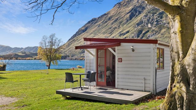 Hampshire Holiday Parks - Glendhu Bay Economy Cabin