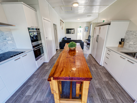 Homestead kitchen at Christchurch Spencer Beach TOP 10
