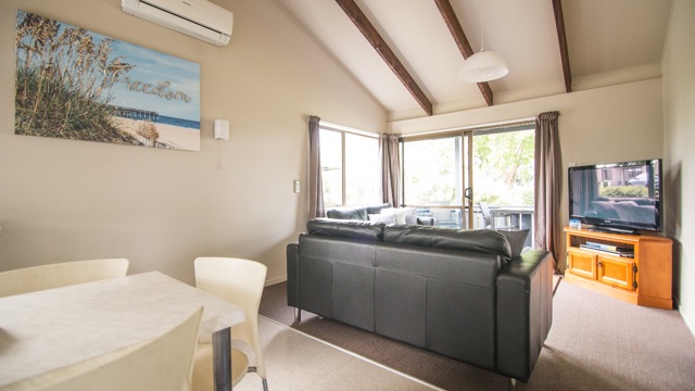 Hastings TOP 10 Holiday Park Motel 2 Bedroom Lounge Area