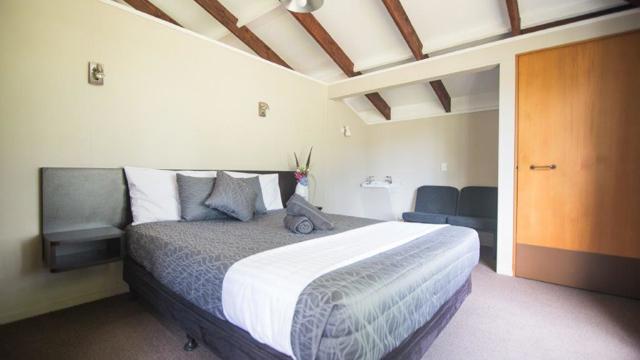 Hastings TOP 10 Holiday Park Motel - Accessible Bedroom