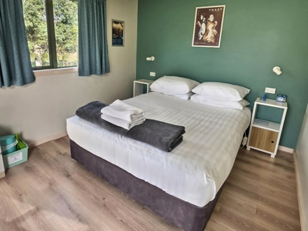 Standard Cabin with a Queen Bed sharing the Martinborough TOP 10 Facilities