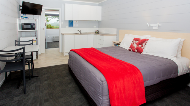 Deluxe Self Contained Unit at Carters Beach TOP 10