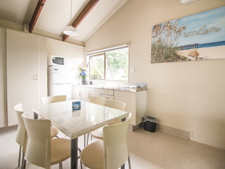 Hastings TOP 10 Holiday Park Motel - 2 Bedroom Dining Kitchen Area