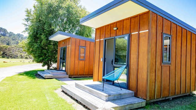 Hot Water Beach TOP 10 Backpacker Cabin Exterior