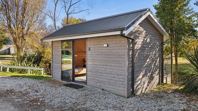 Hampshire Holiday Parks - Glendhu Bay Standard Cabin