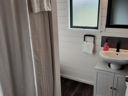 2-bedroom self-contained bathroom