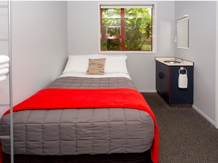 Queen bed in Self-Contained Unit at Carters Beach TOP 10