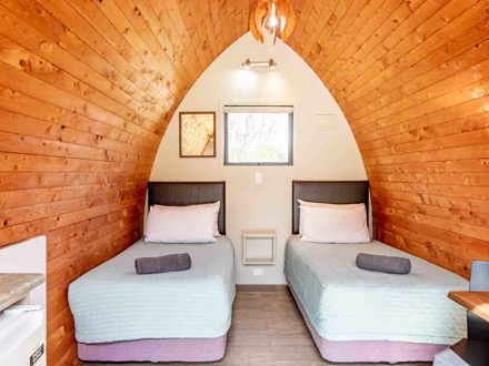 Hot Water Beach TOP 10 Standard Cabin Interior Twin Beds