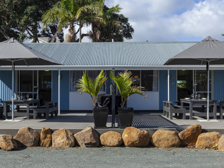 Motel Unit Exterior at Hihi Beach TOP 10 Holiday Park