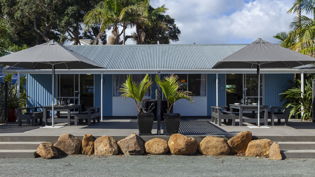 Motel Unit Exterior at Hihi Beach TOP 10 Holiday Park