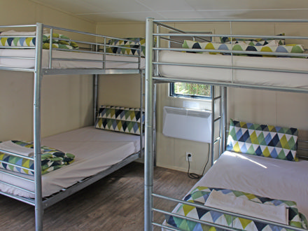 Hot Water Beach TOP 10 Family Cabin Double Bunk Room