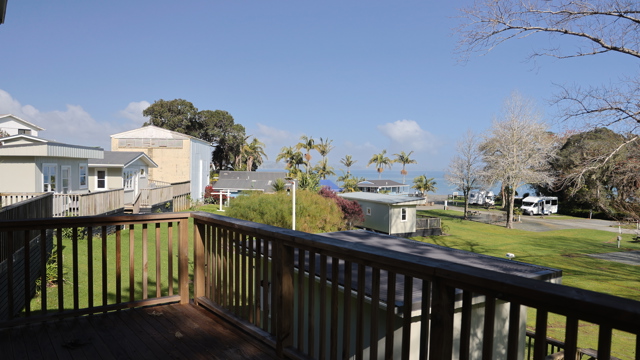 Accommodation at Hihi Beach TOP 10 Holiday Park