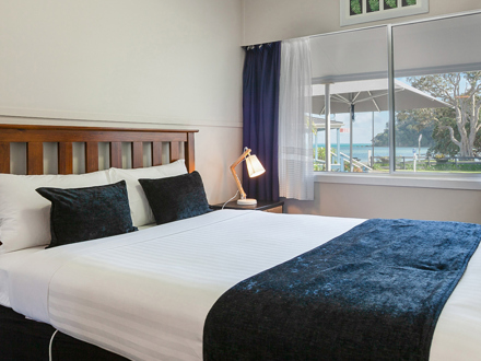 Motel Unit Bedroom at Hihi Beach TOP 10 Holiday Park