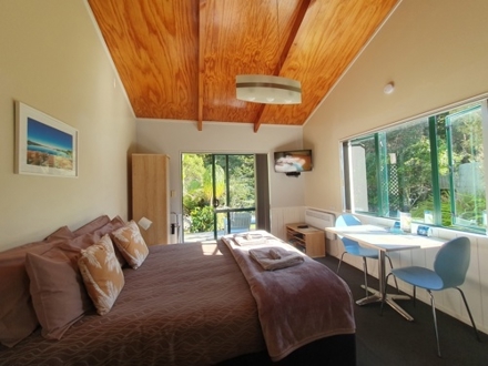 Kauri Coast TOP 10 2 Bedroom Riverside Motel