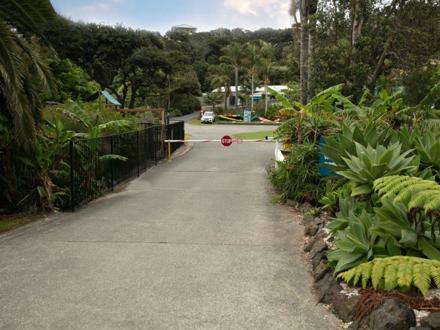 Whatuwhiwhi TOP 10 Holiday Park Driveway