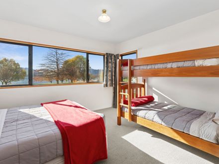 Hampshire Holiday Parks - Glendhu Bay Superior Lake View 3 Bedroom House