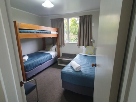 Motel Bedroom 2 Singles And Loft Bed Timaru Top10 Holiday Park
