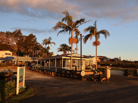 Entrance to Hihi Beach TOP 10 Holiday Park