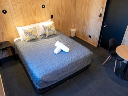bedroom in standard cabin at Queenstown TOP 10
