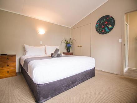 Hastings TOP 10 Holiday Park Park Apartment - 1 Bedroom Bedroom