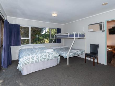 Lodge Bunk Room with ensuite at Ahipara TOP 10 Holiday Park