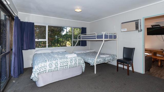 Lodge Bunk Room with ensuite at Ahipara TOP 10 Holiday Park