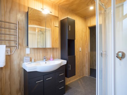 Bathroom in Two Bedroom Motel at Fox Glacier TOP 10